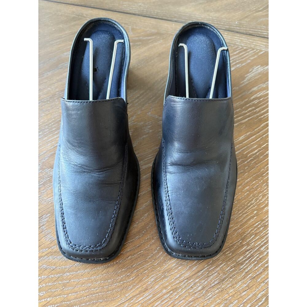 Bass Womens Size 9.5M Black Leather Loafers with square toe